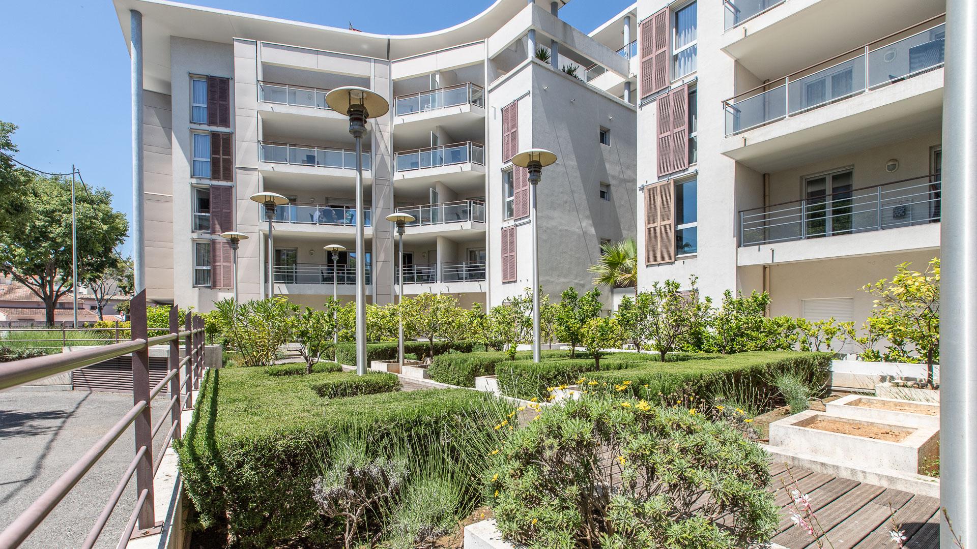 Vacanceole - Residence Le Crystal Cagnes-sur-Mer Dış mekan fotoğraf